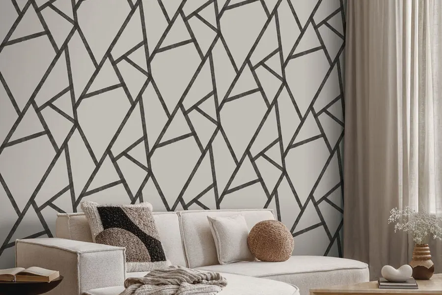 Salón decorado con papel pintado elegante y moderno
